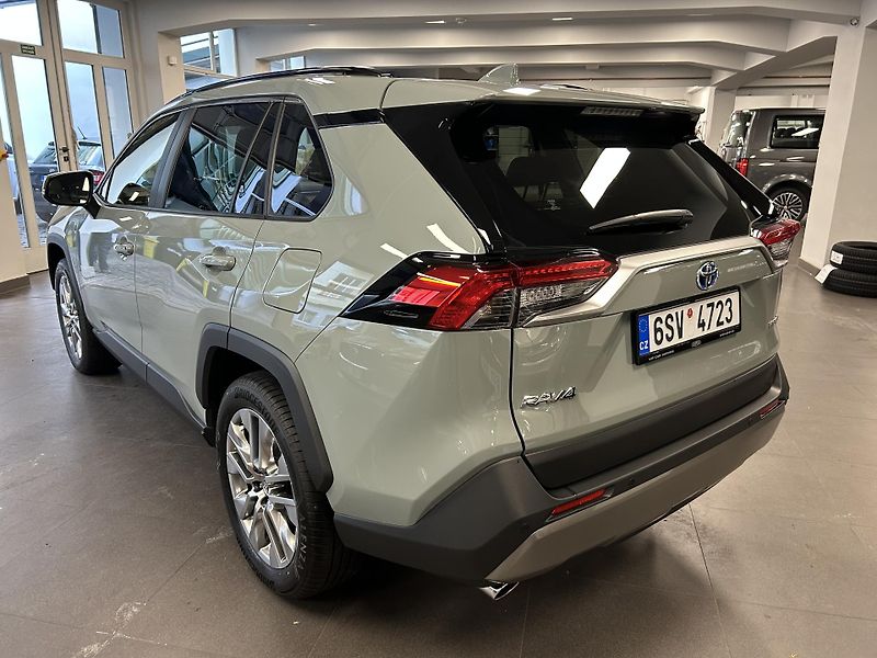 Toyota RAV4 (2024) 2.5 Hybrid EXECUTIV e-CVT 360° - fotka 3 z 37