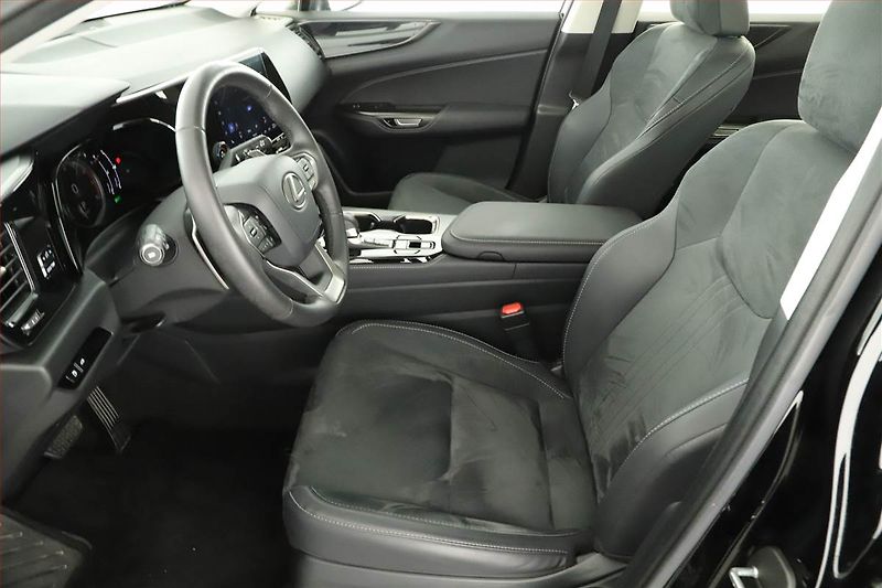 Lexus NX 200t (2024) 350h - fotka 7 z 16