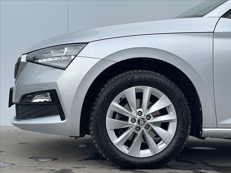 Škoda Scala 1,0 TSI Ambition Plus LED+PDC - fotka 18 z 24