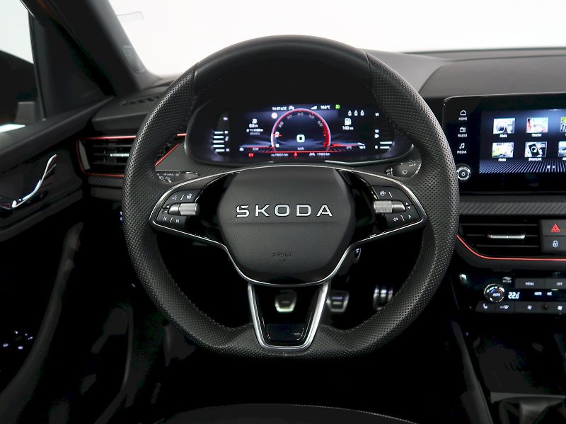 Škoda Kamiq (2025) MONTE CARLO 1.0TSI 85KW PANORA - fotka 17 z 40
