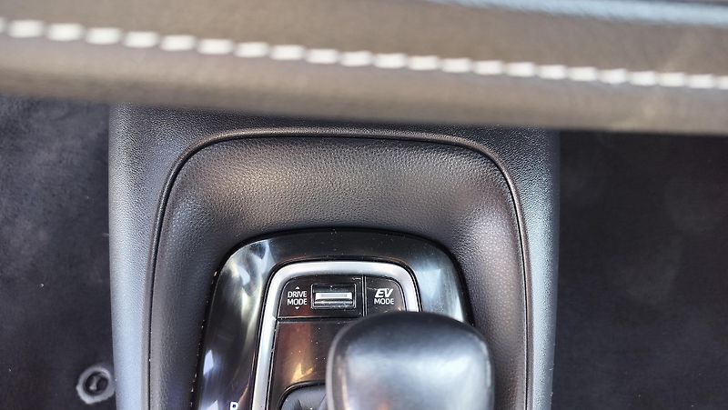 Toyota Corolla 2.0 hybrid, business, navigace - fotka 20 z 29