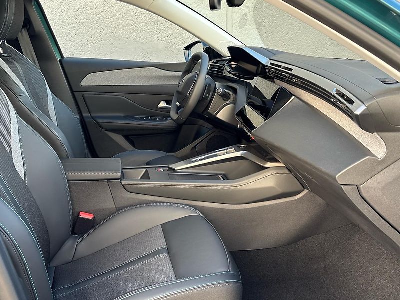Peugeot 308 (2025) SW Allure 130 EAT8 + Pakety - fotka 13 z 41