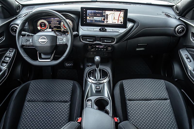 Nissan Juke 1,0 DIG-T 2WD 7DCT N-CONNECTA - fotka 17 z 18