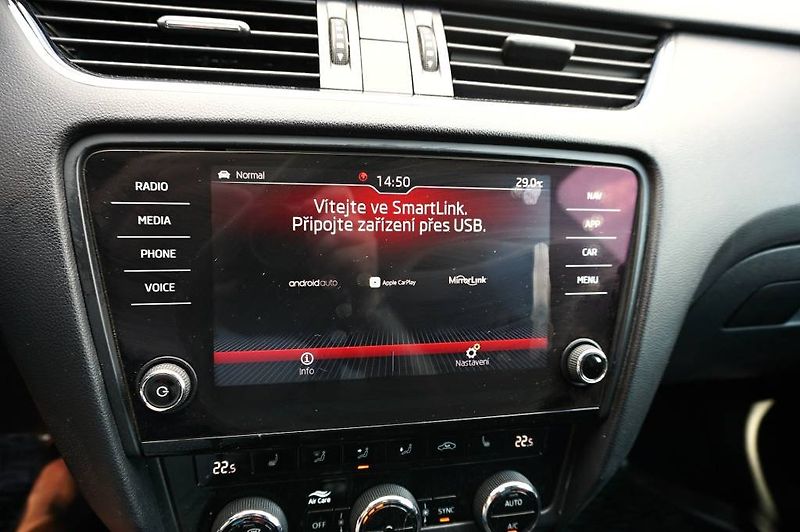 Škoda Octavia (2018) 2,0 TSI 169 kW - fotka 40 z 51