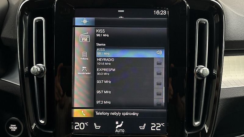Volvo XC40 2.0 B4 AUT AWD Momentum Pro - fotka 11 z 29