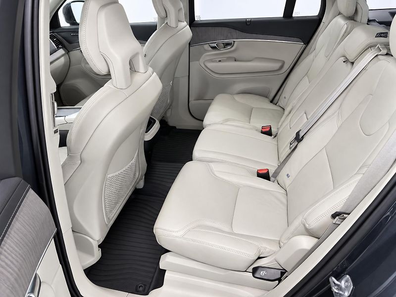 Volvo XC90 2,0 B5 173kW CZ 4X4 DPH Inscri - fotka 12 z 30
