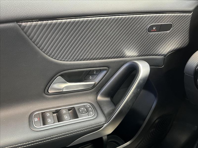 Mercedes-Benz Třídy A 180 Progressive Line - fotka 12 z 21