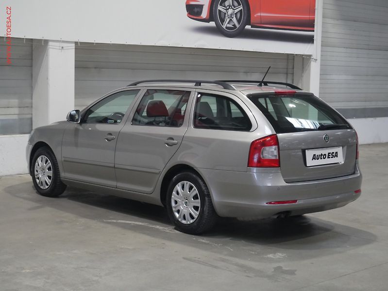 Škoda Octavia (2011) 1.4TSI, 1.maj,ČR, Ambition, - fotka 4 z 16