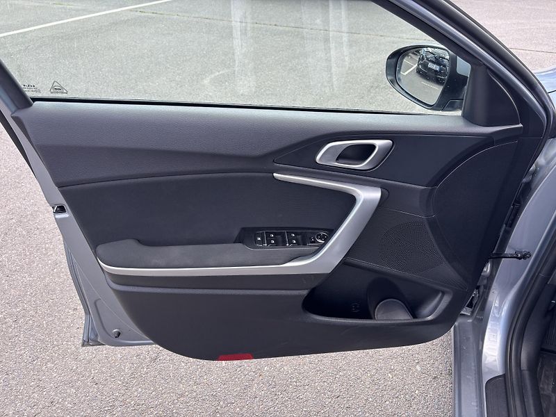 Kia Ceed (2023) SW Spin 1.5 T-GDI (118 kW) - fotka 21 z 25