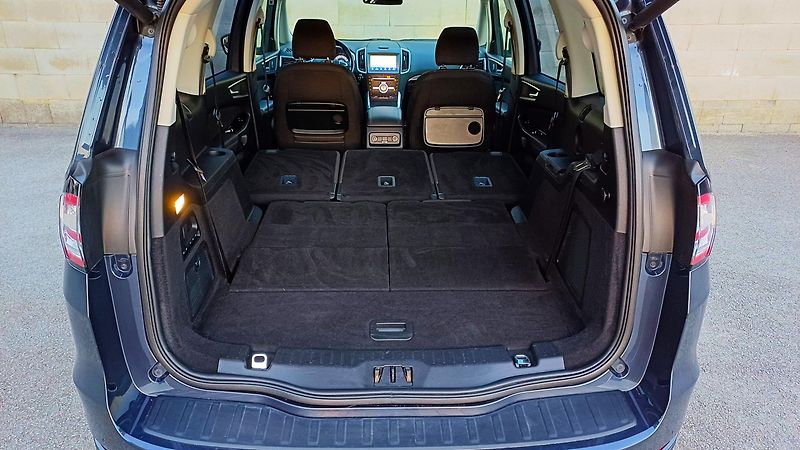 Ford Galaxy 2.0 140kW EcoBlue AWD TITANIUM - fotka 18 z 50