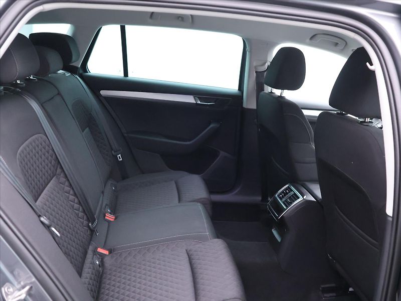Škoda Superb 2,0 TDI 110kW DSG CZ 1.Maj DPH - fotka 12 z 31