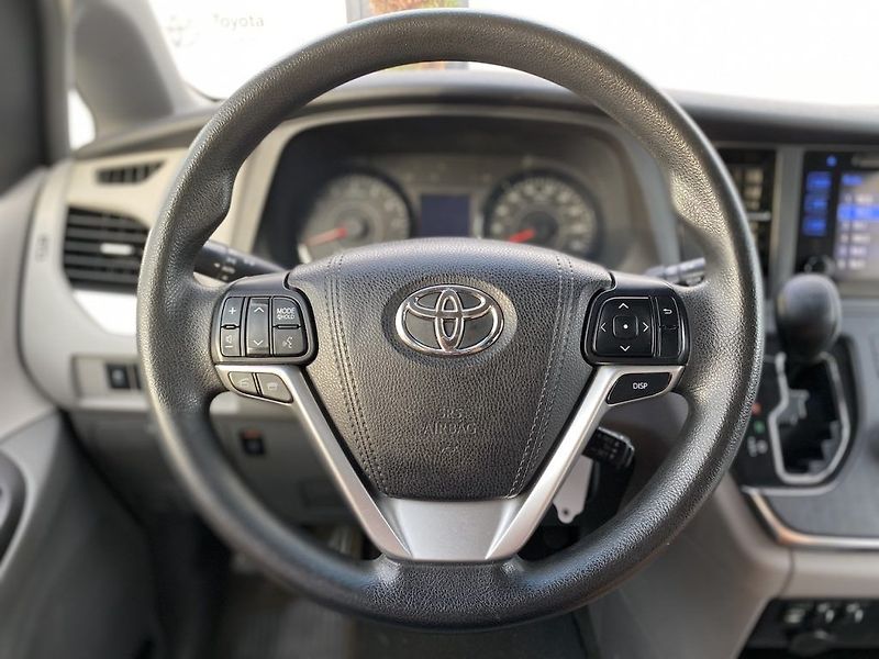 Toyota Sienna 3.5i V6, automat, 4x4, STK - fotka 15 z 28