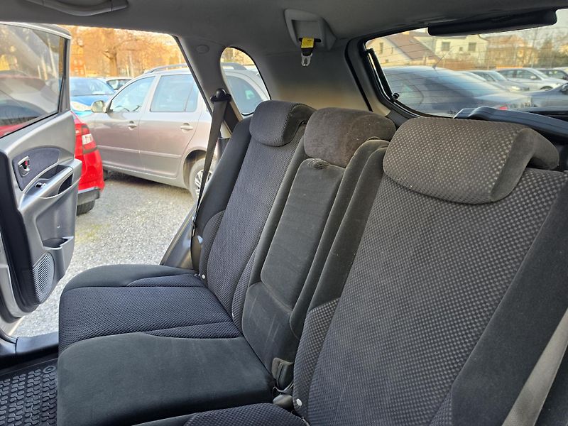 Hyundai Tucson 2.0 CRDi TZ  - fotka 12 z 25