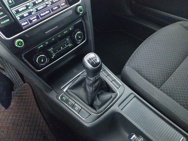 Škoda Superb (2013) Ambition 2.0 TDI, Bi-Xenony - fotka 13 z 19
