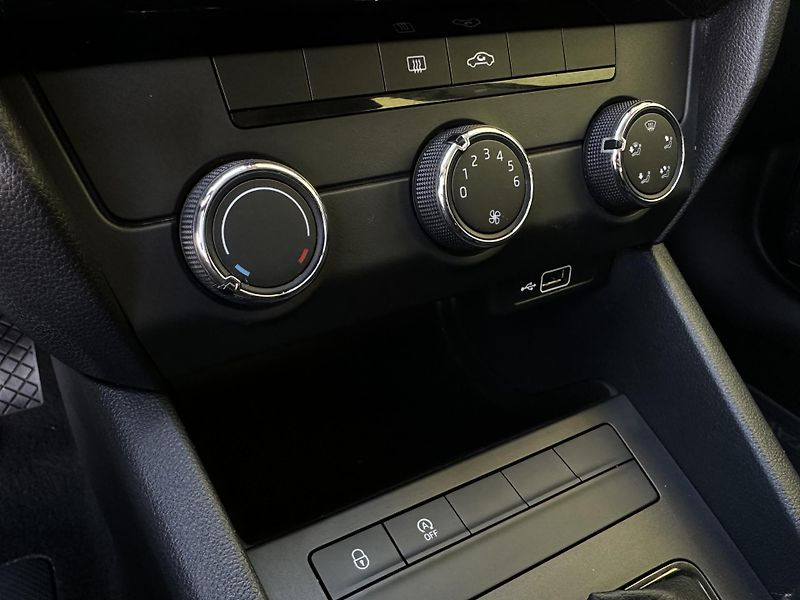 Škoda Octavia (2018) KOMBI 1.6TDI/85kW * 1.Maj * TZ - fotka 10 z 33