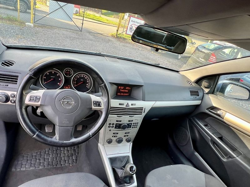 Opel Astra (2007) 1.7d 74 kW - fotka 11 z 19