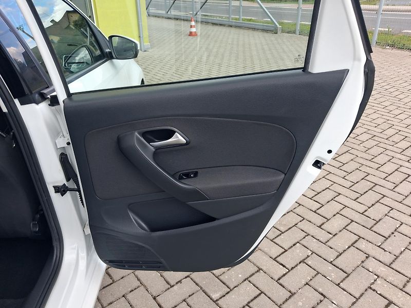 Volkswagen Polo (2016) 1,0MPi POUZE 65t.km! VYHŘ.SED. - fotka 20 z 45