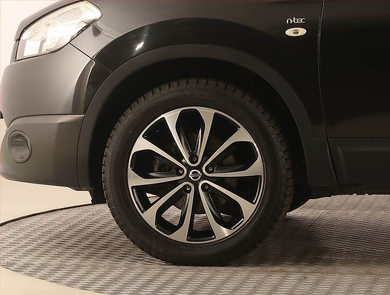 Nissan Qashqai (2011) 1.5 dCi, Navi, Tempomat - fotka 15 z 19