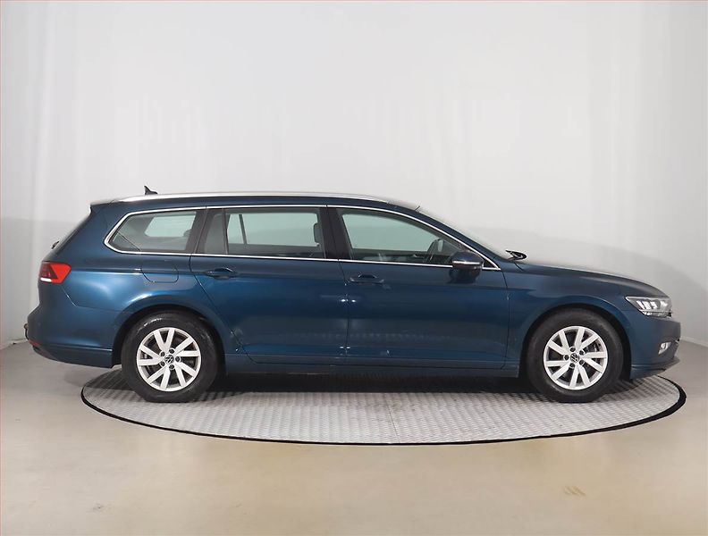 Volkswagen Passat (2021) Business 2.0 TDI, Automat - fotka 6 z 27