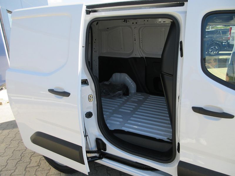 Peugeot Partner Furgon L1 Electric 100kW 50kWh - fotka 11 z 21