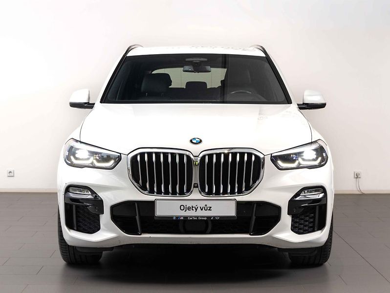 BMW X5 xDrive30d - fotka 2 z 22