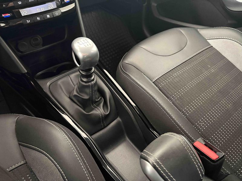 Peugeot 2008 (2018) Allure 1.2 PureTech 130 MAN6 - fotka 5 z 20