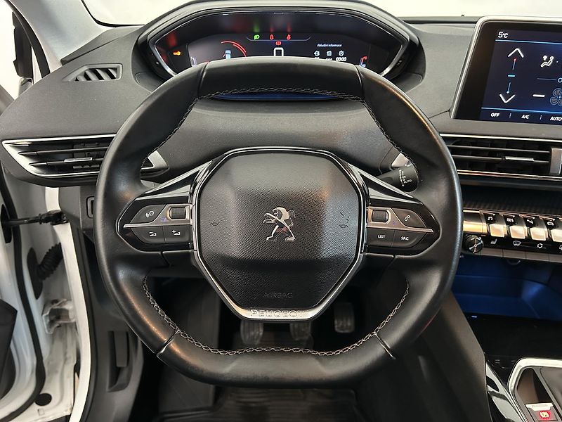 Peugeot 3008 1.2 T ACTIVE - fotka 21 z 26