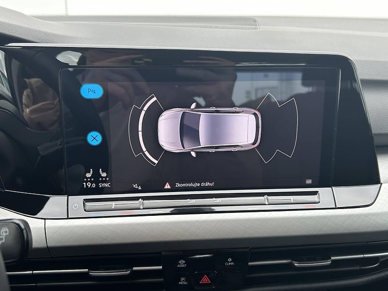Volkswagen Golf Life 1,0TSi - fotka 17 z 22