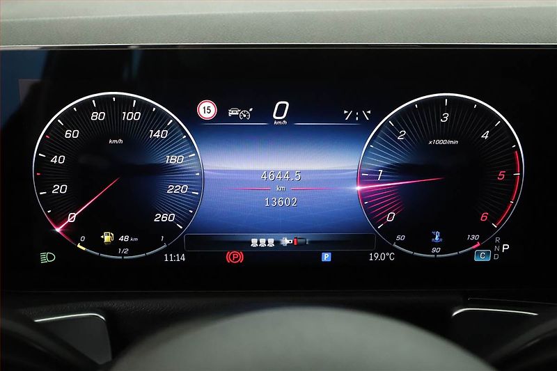 Mercedes-Benz GLB (2025) 200 d 4MATIC, AMG Line - fotka 8 z 20