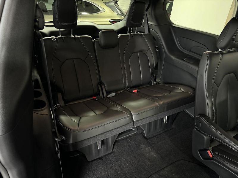 Chrysler Pacifica AWD Touring-L S-Appearance - fotka 18 z 55