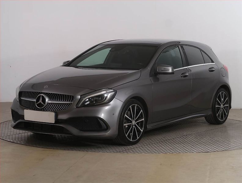 Mercedes-Benz Třídy A (2017) A 180, Kůže, Tempomat - fotka 2 z 17