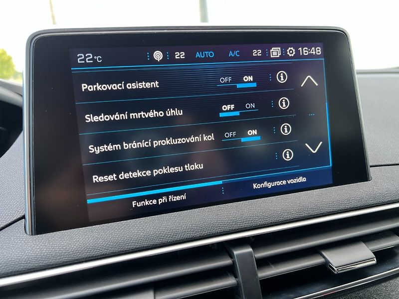 Peugeot 5008 (2019) 1.2PT 96kW ALLURE+ 7-míst - fotka 30 z 38
