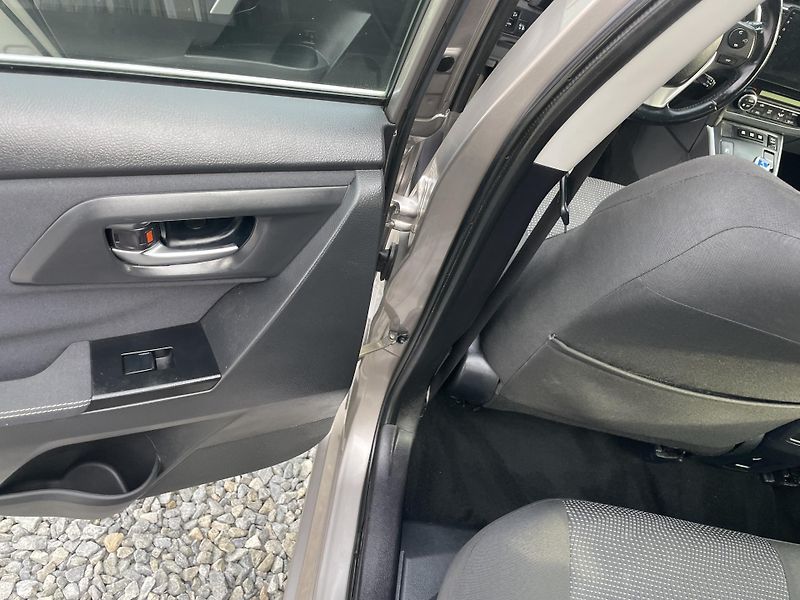 Toyota Auris 1.8i 16v HYBRID AUT NAVI CAM!! - fotka 98 z 166