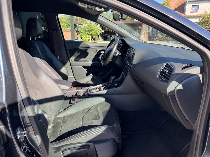 Seat Leon (2020) Cupra 2.0 TSI DSG 213kW - fotka 29 z 41