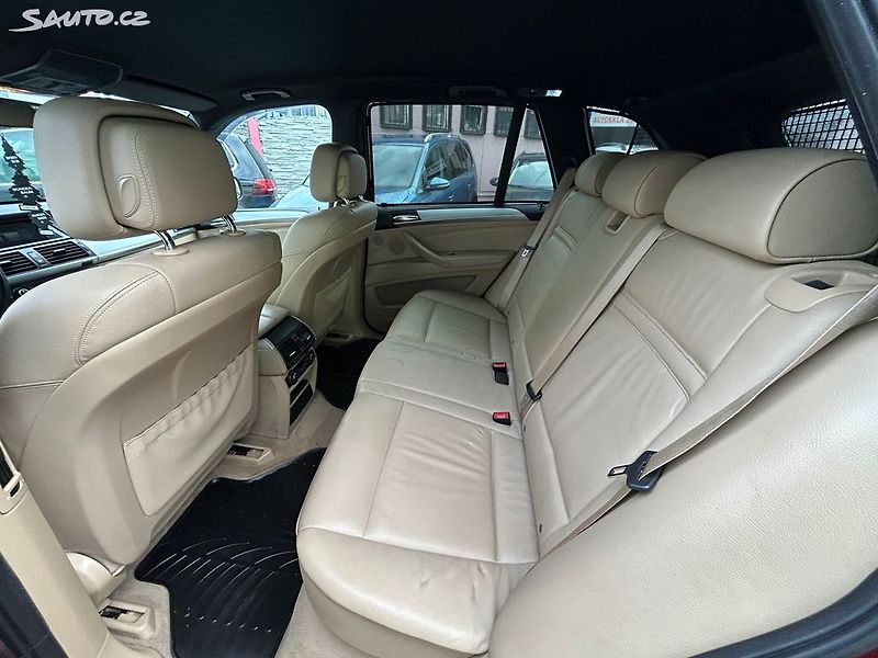 BMW X5 (2013) 3.0 D 180 KW - fotka 12 z 24