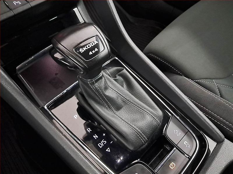 Škoda Karoq (2022) Sportline 2.0 TSI - fotka 13 z 22