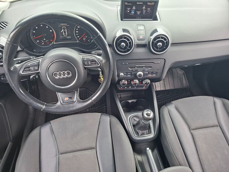 Audi A1 (2011) 1.2TFSi 63kW S-LINE -NOVÉ V ČR - fotka 11 z 34
