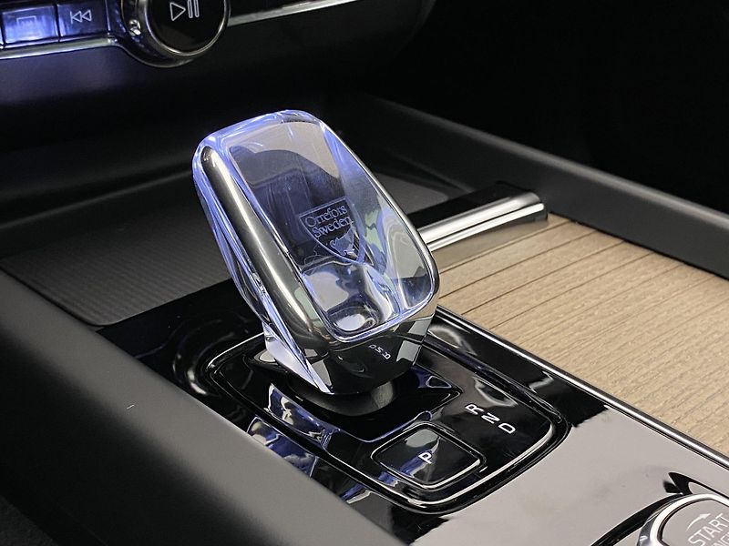 Volvo XC60 T8 AWD RECHARGE DARK ULTRA CZ - fotka 25 z 61