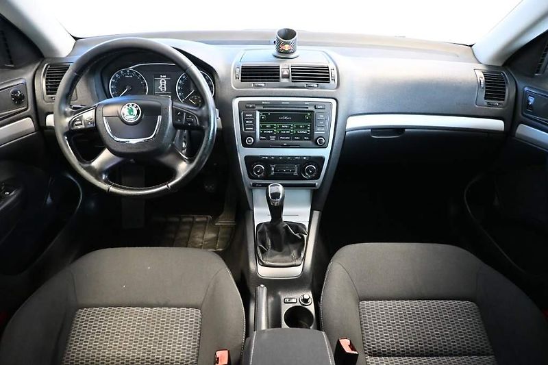 Škoda Octavia (2012) 1.6 ELEGANCE TDI - fotka 12 z 21