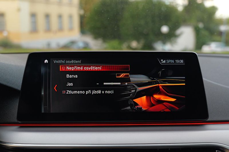 BMW Řada 5 530xD Aktiv.Podvozek TopVýbava - fotka 40 z 48