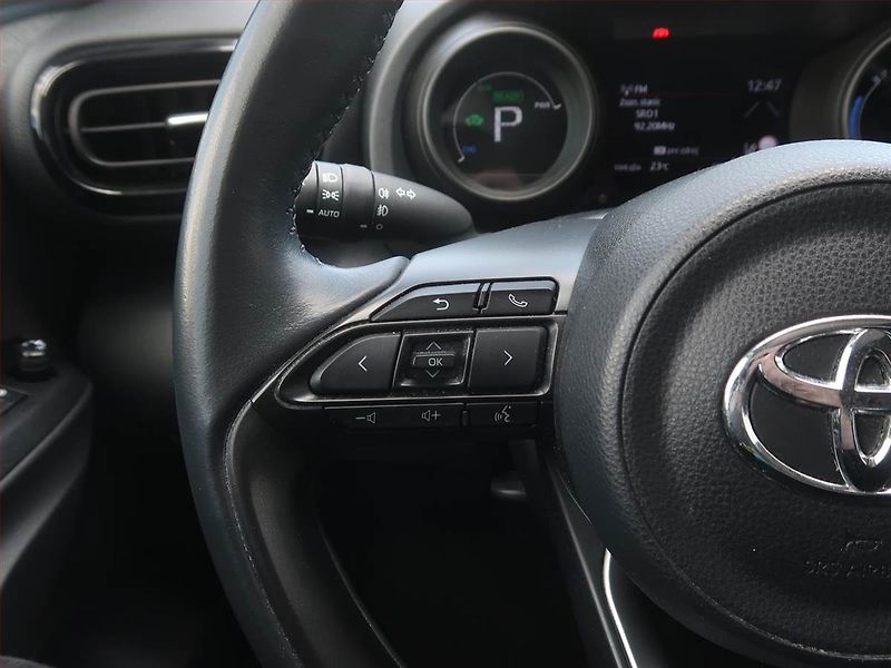 Toyota Yaris (2021) 1.5 VVT-i Hybrid, Automat - fotka 16 z 18