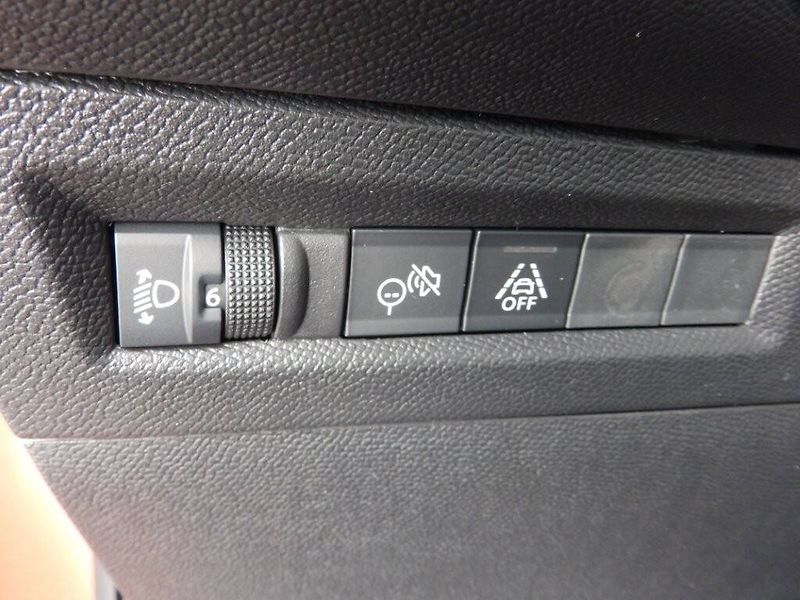 Opel Frontera (2026) Edition Hybrid 1.2Turbo - fotka 23 z 30