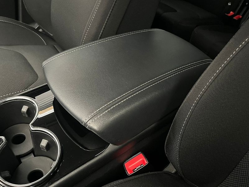 Ford S-MAX 2,5 HEV Titanium 7míst - fotka 26 z 70