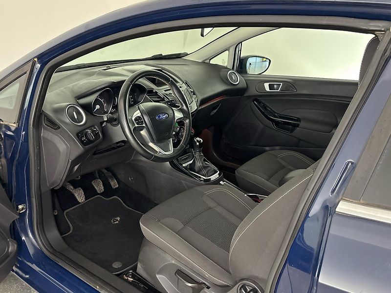Ford Fiesta Hatchback - fotka 6 z 26