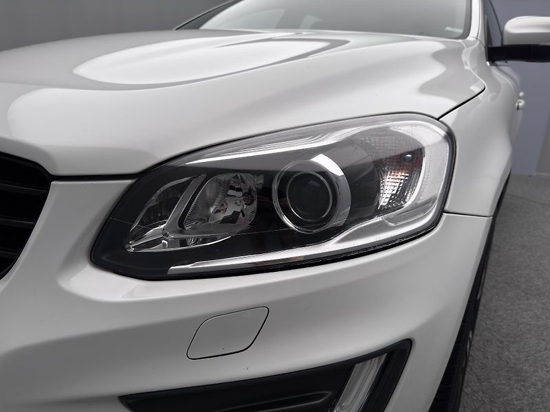 Volvo XC60 D4 R-DESIGN AUT - fotka 21 z 46