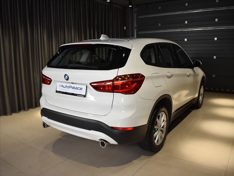 BMW X1 2,0 118D - fotka 4 z 23