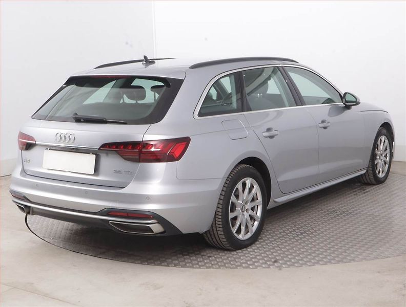 Audi A4 (2021) 2.0 TDI, Automat, Navi - fotka 5 z 17