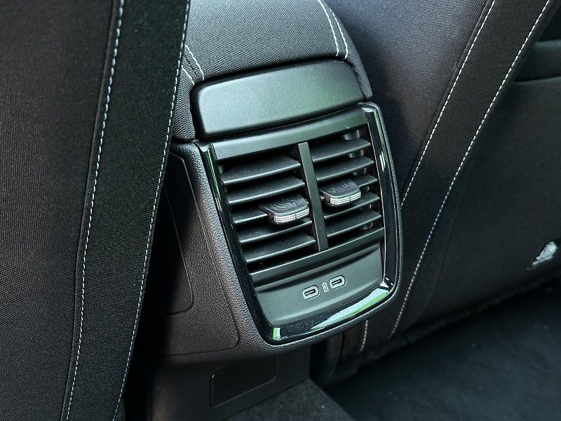 Škoda Kamiq 1.5TSi DSG Monte Carlo 150PS M - fotka 40 z 47