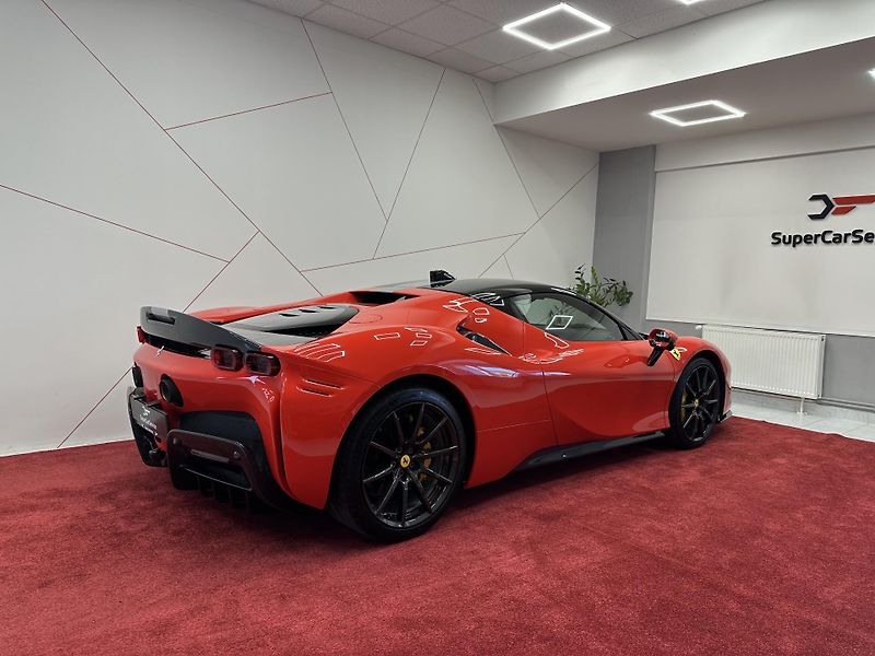 Ferrari SF90 (2023) A.F.* FULL CARBON*ZÁRUKA*TOP!  - fotka 4 z 12