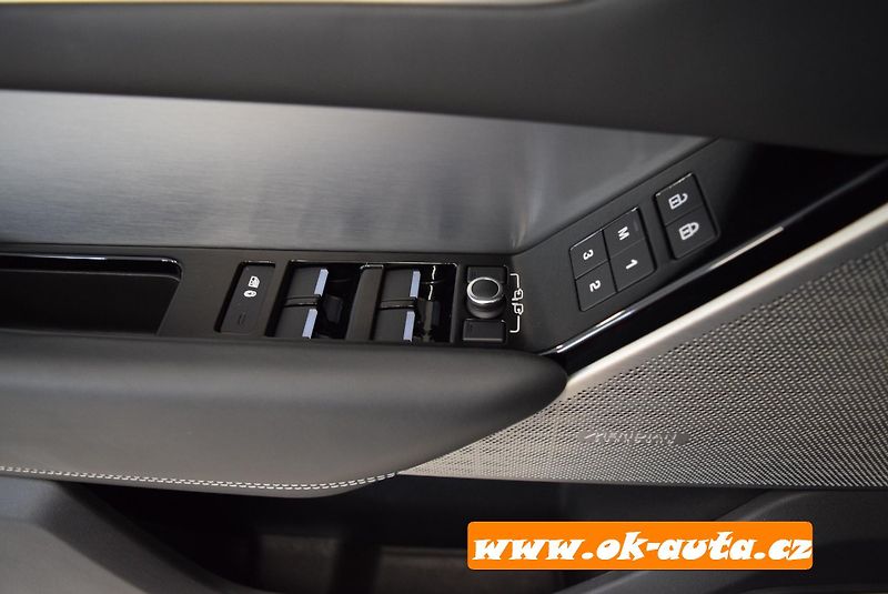 Land Rover Range Rover Velar 3.0L R-DYNAMIC 294 kW ZÁRUKA  - fotka 47 z 74